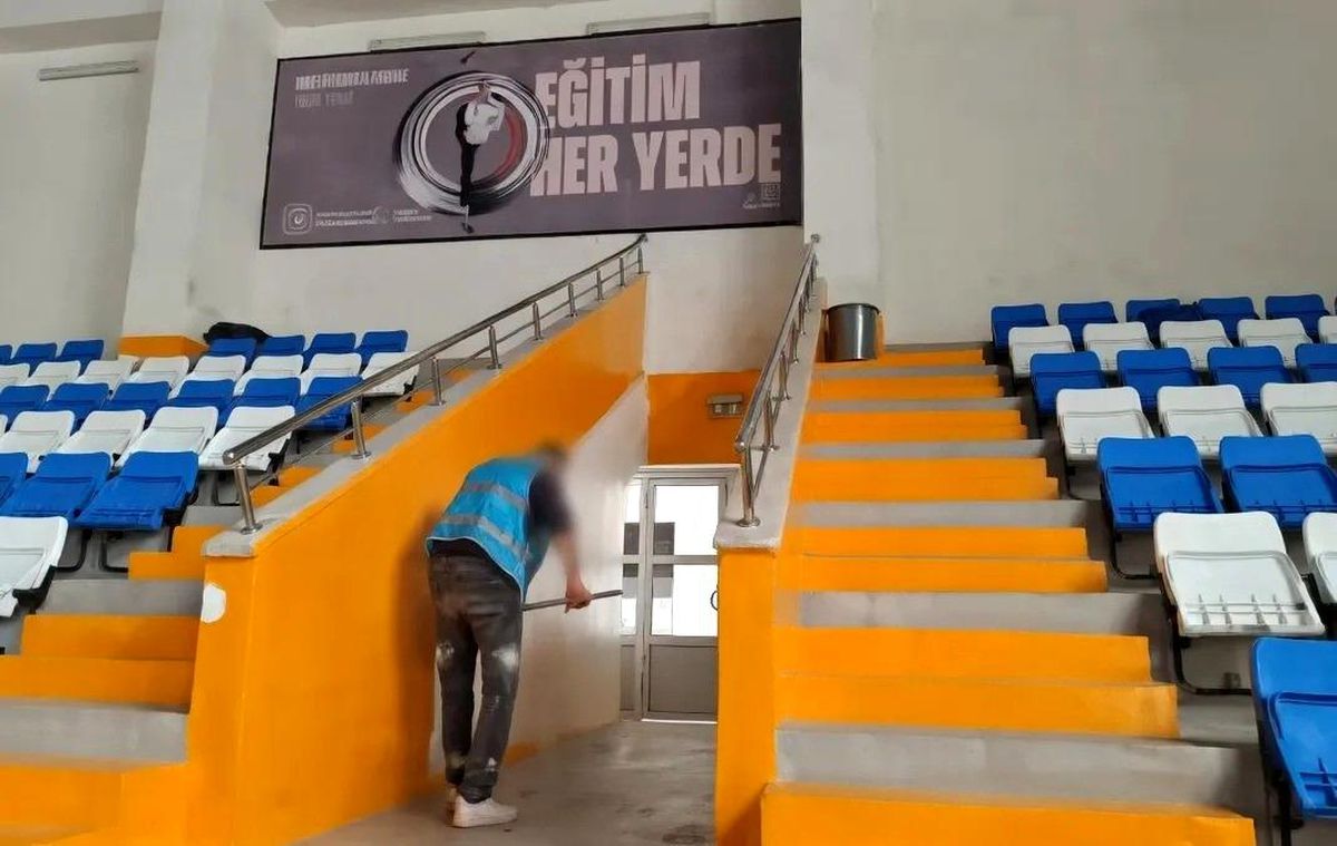 Sinop'ta yüzme havuzu yükümlülerin eliyle yenilendi