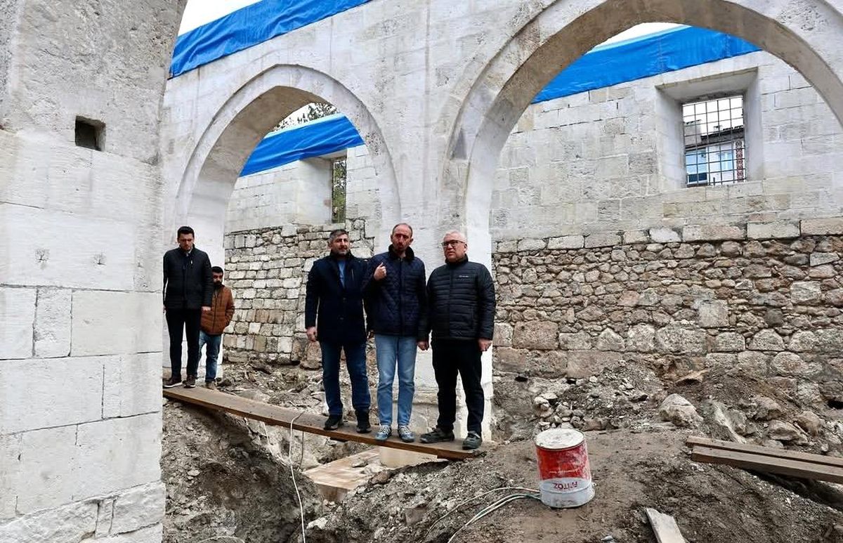 833 yıllık tarihi caminin restorasyonu titizlikle devam ediyor