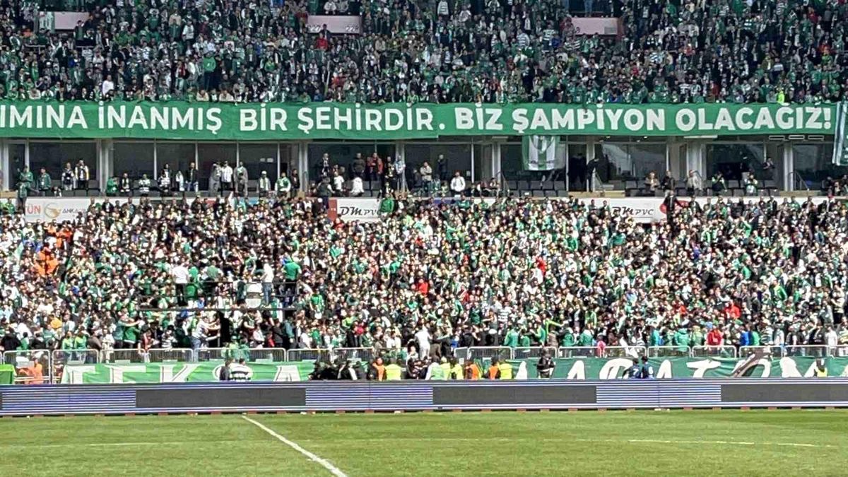 Ankara Demirspor Bursaspor maçı öncesi tribünde kavga çıktı