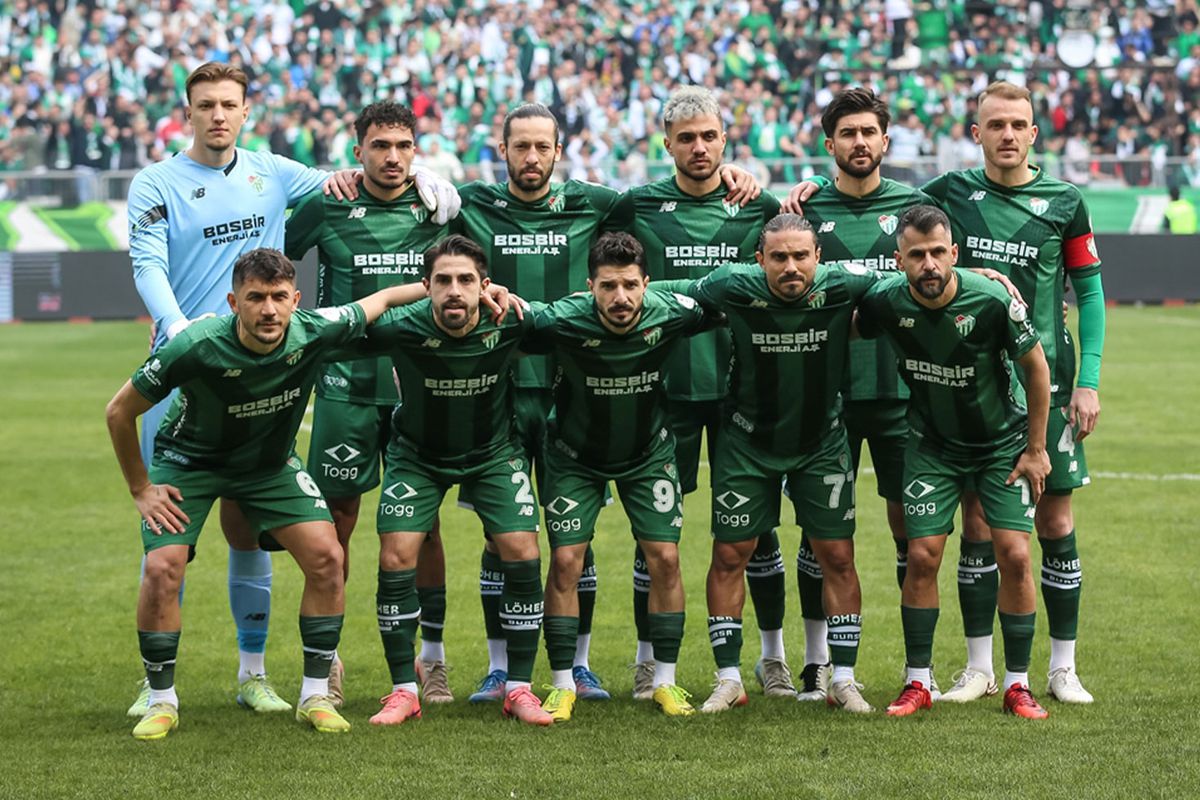 Bursaspor 1. Lig'e göz kırptı! 1 puan daha alırsa şampiyonlar