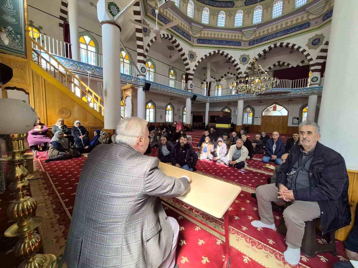 Efeler'de hacı adaylarına eğitim semineri verildi