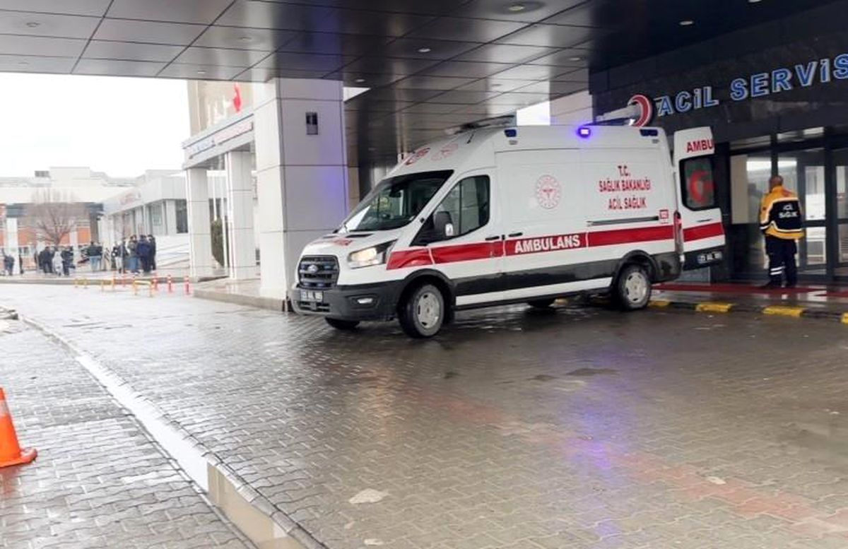Elazığ'da inşaat iskelesi çöktü: 4 işçi yaralandı