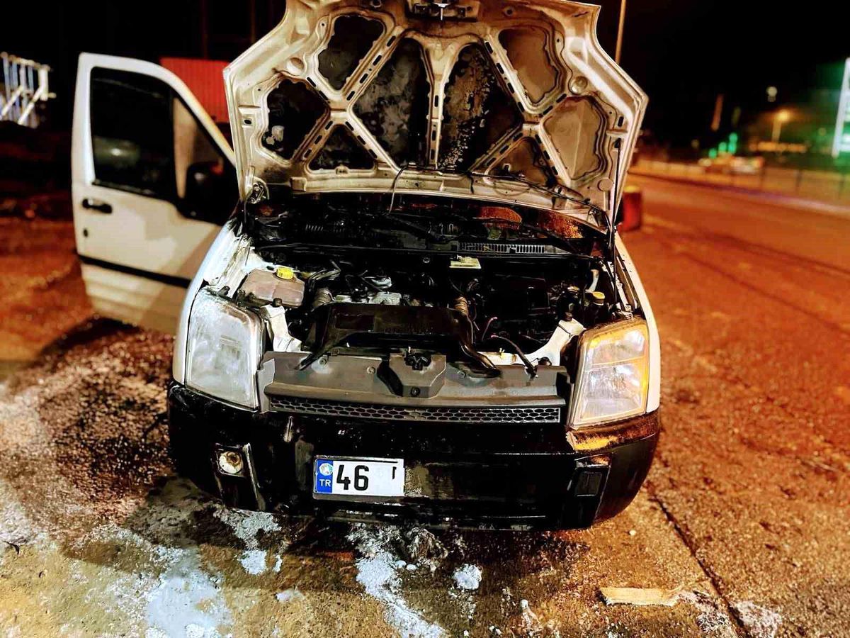 Kahramanmaraş'ta iki farklı noktada araç yangını söndürüldü