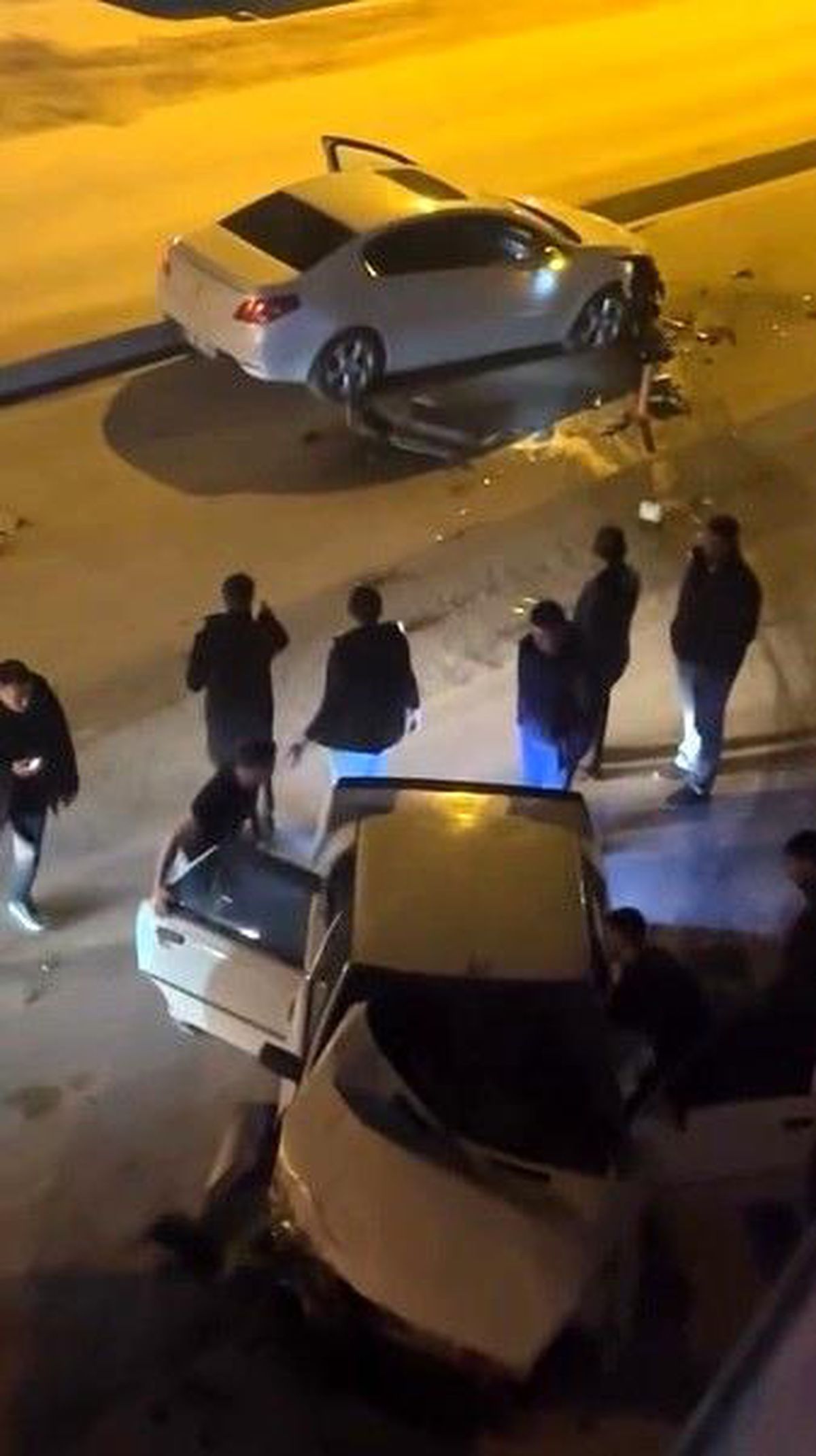 Kontrolden çıkan araç ters yola girdi, otomobil ile kafa kafaya çarpıştı