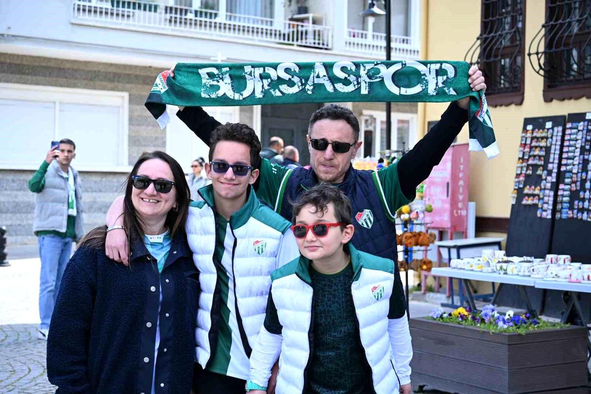 Maç için Eskişehir'e gelen Bursaspor taraftarı, kentin turistik yerlerine akın etti