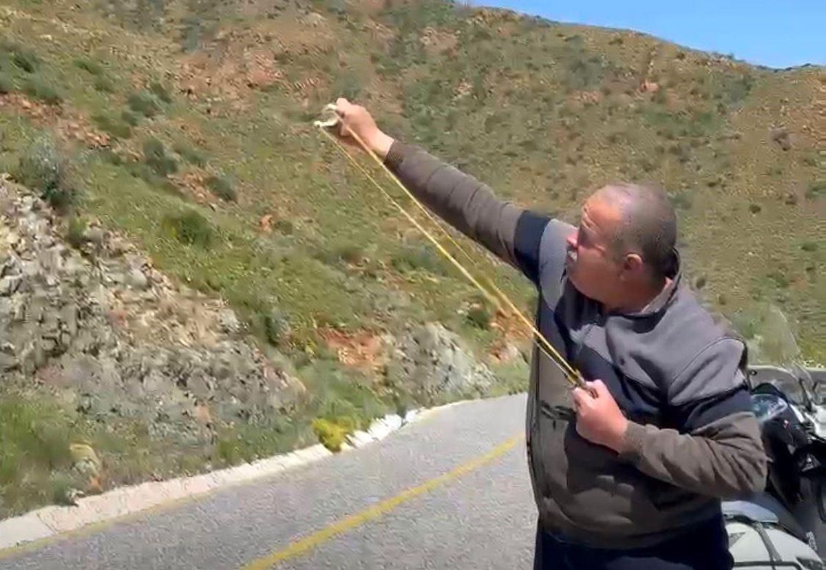 Marmaris'te sapanla tohum topu attılar