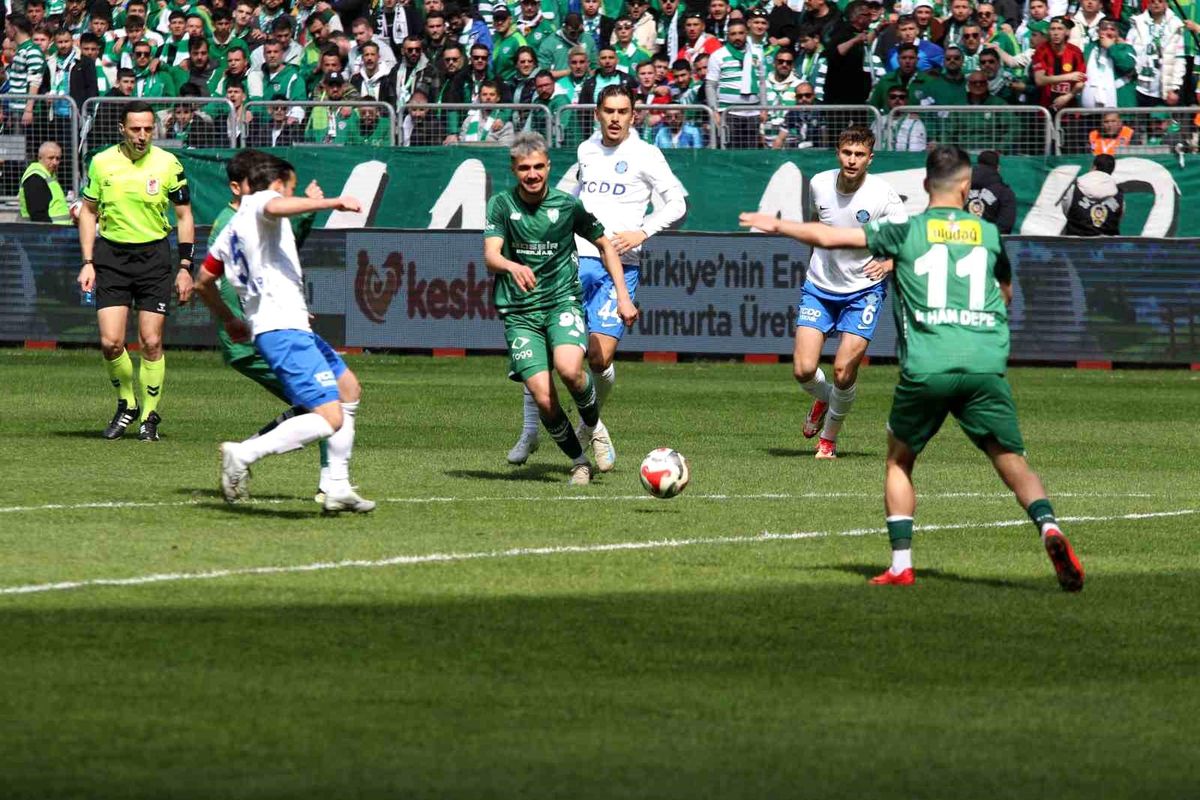 Nesine 2. Lig: Ankara Demirspor: 0 Bursaspor: 1 (İlk yarı)