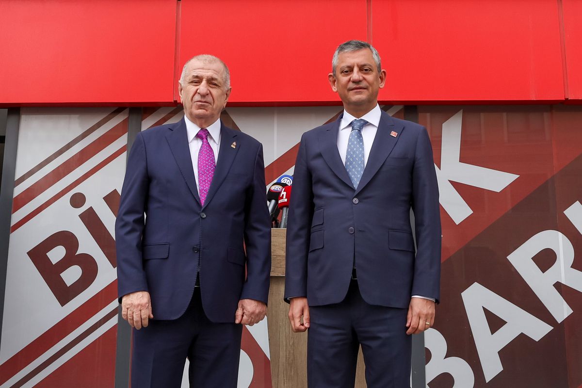 CHP Genel Başkanı Özgür Özel: 'Erdoğan tarihe anayasanın zorunlu kıldığı bir ara seçimden kaçan lider olar...