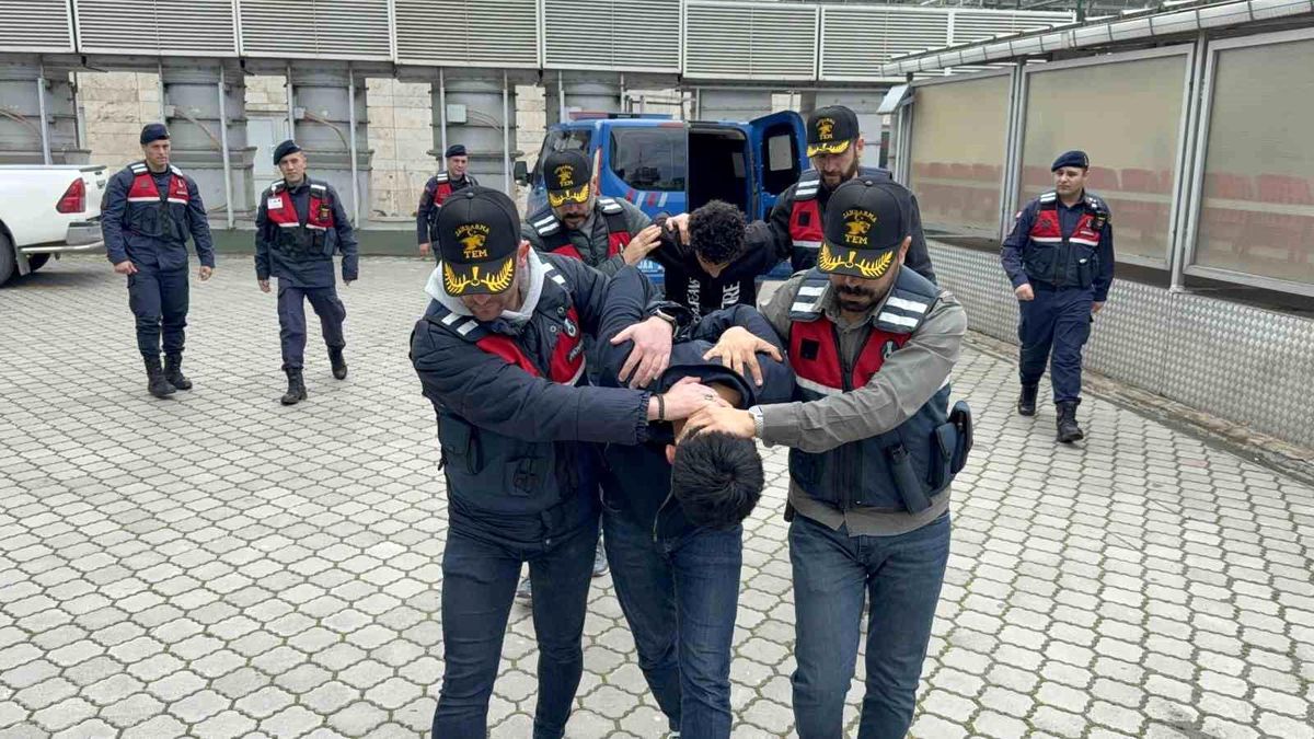 Samsun'da Tik Tok canlı yayınında terör propagandası yapan 2 inşaat işçisi adliyeye sevk edildi