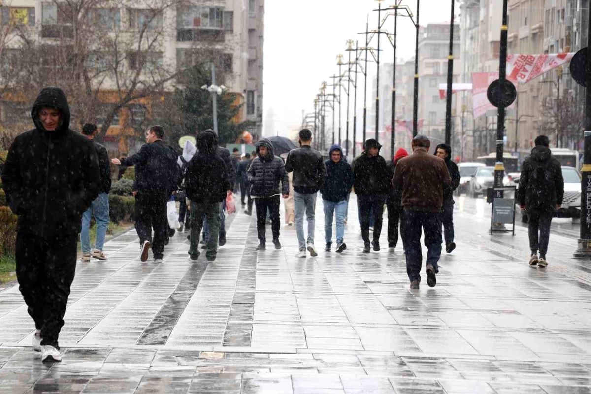 Sivas'ta kış geri döndü