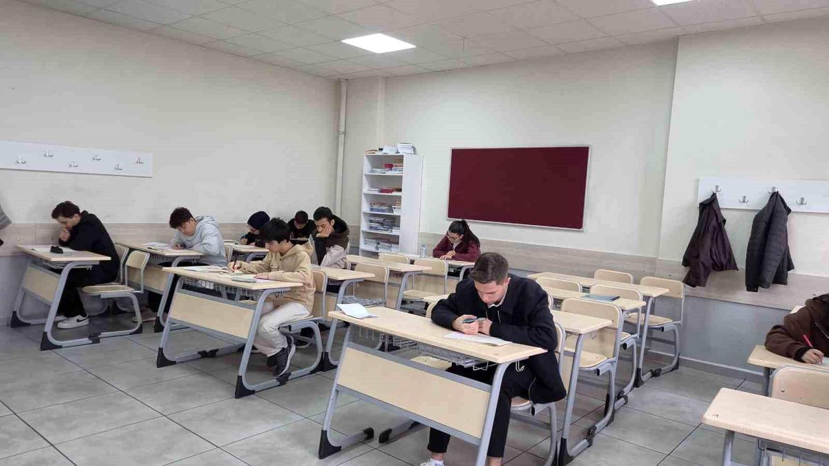 Sivas'ta öğrenciler manevi ödül için ter döktü