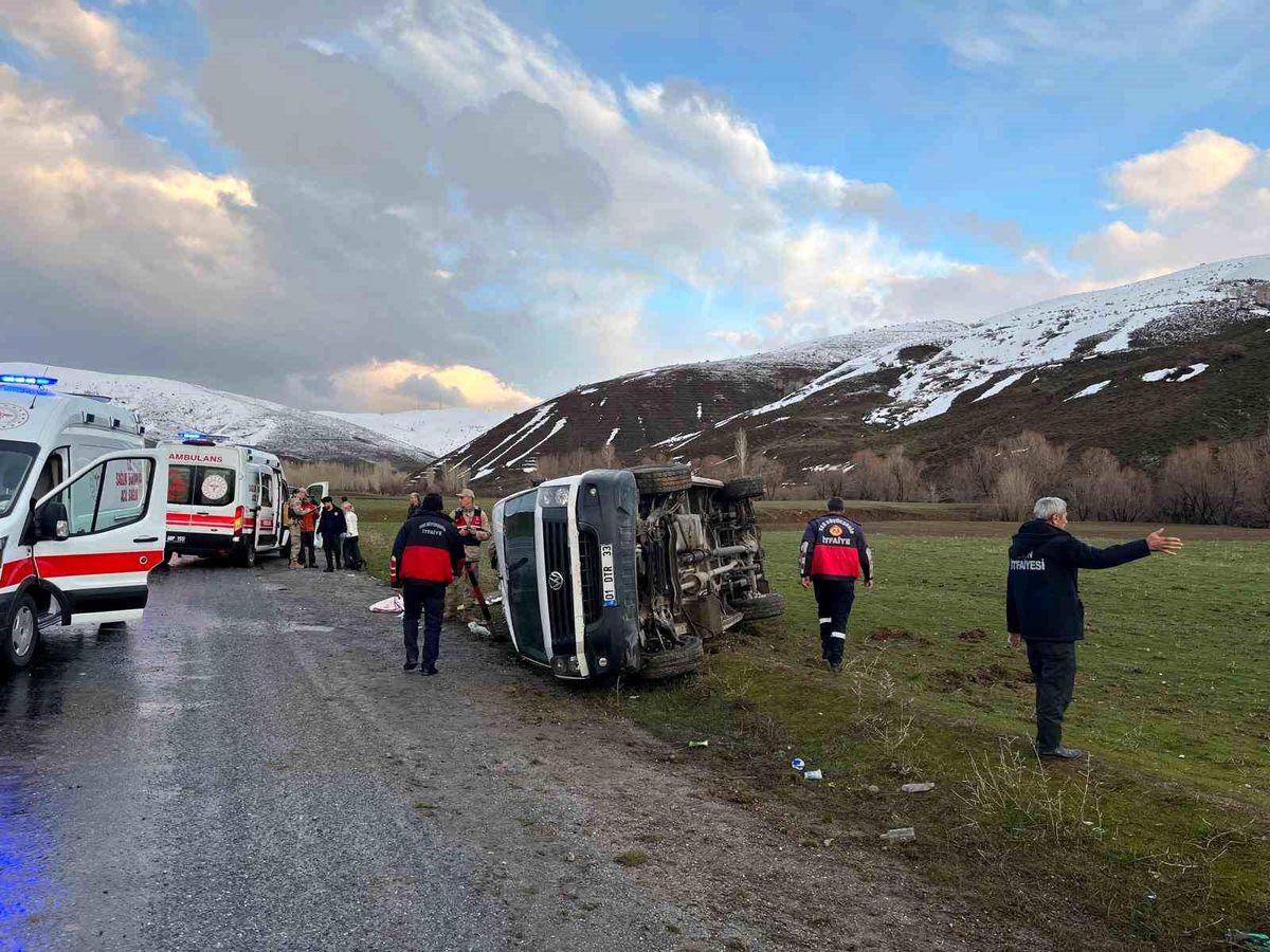 Van'da trafik kazası: 11 yaralı