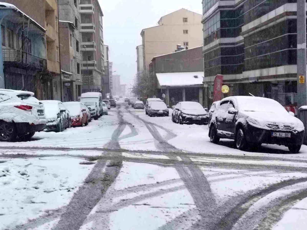 Ardahan'a kış geri geldi