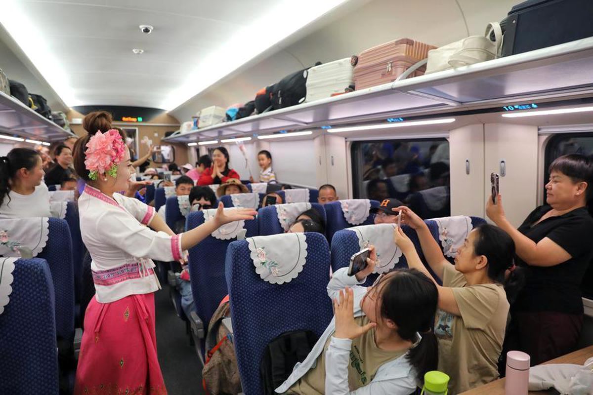 Çin-Laos Demiryolu, 800.000'den Fazla Sınır Ötesi Yolcu Seyahati Gerçekleştirdi