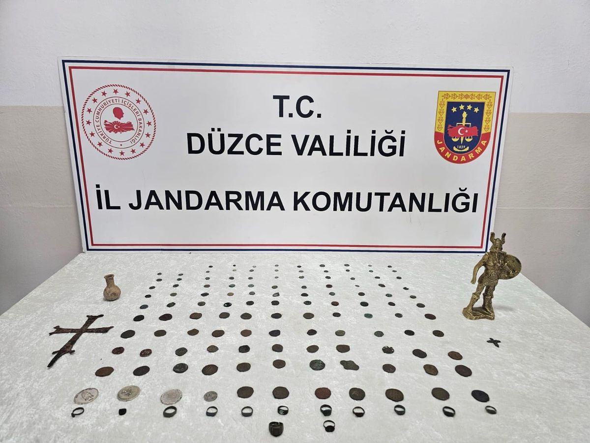 Düzce'de 136 parça tarihi eser ele geçirildi; 2 gözaltı