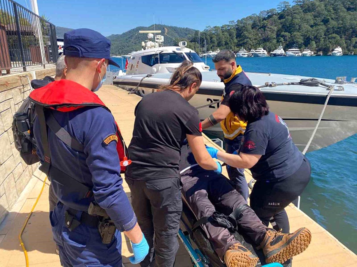 Fethiye'de koyda rahatsızlanan vatandaşa tıbbi tahliye