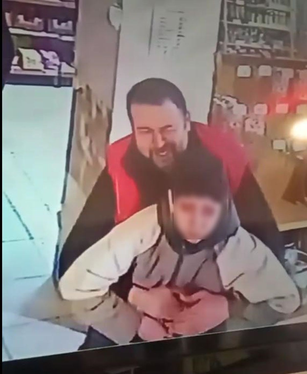Market işletmecisi, boğulma tehlikesi geçiren öğrenciyi kurtardı