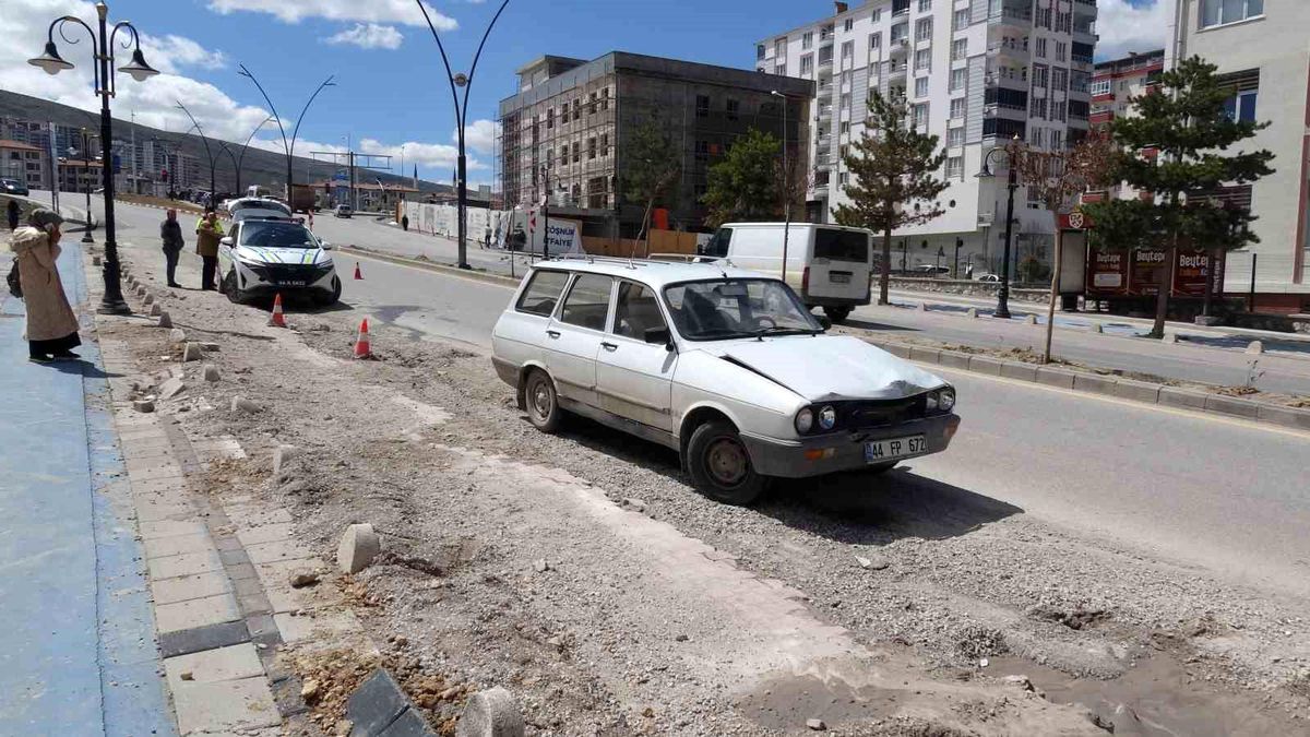 Otomobil ile kamyonet çarpıştı: 1 yaralı