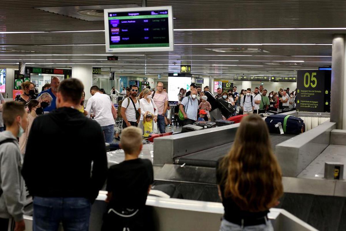 Portekiz, Havalimanlarında Bekleme Sürelerini Artıran Yeni Biyometrik Kontrol Sistemini Askıya Aldı