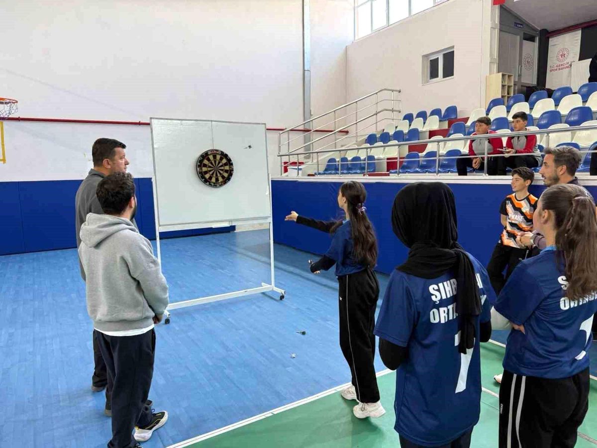 Tomarza'da 23 Nisan coşkusu masa tenisi ve dart turnuvalarıyla yaşandı