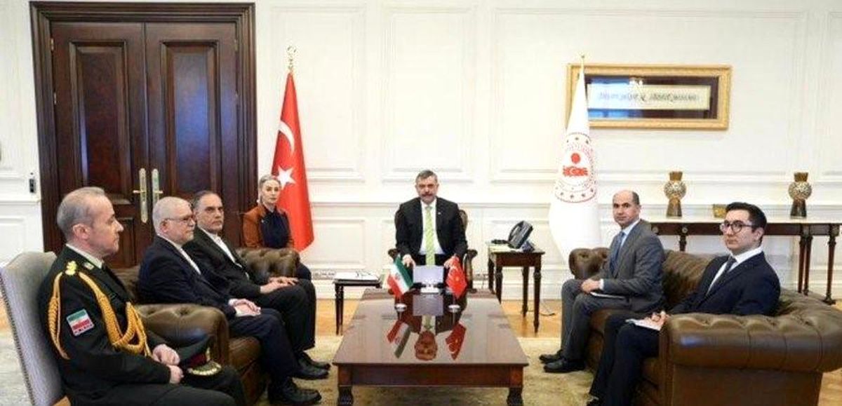 Bakan Çiftçi, İran'ın Ankara Büyükelçisi Habibullahzadeh ile bir araya geldi