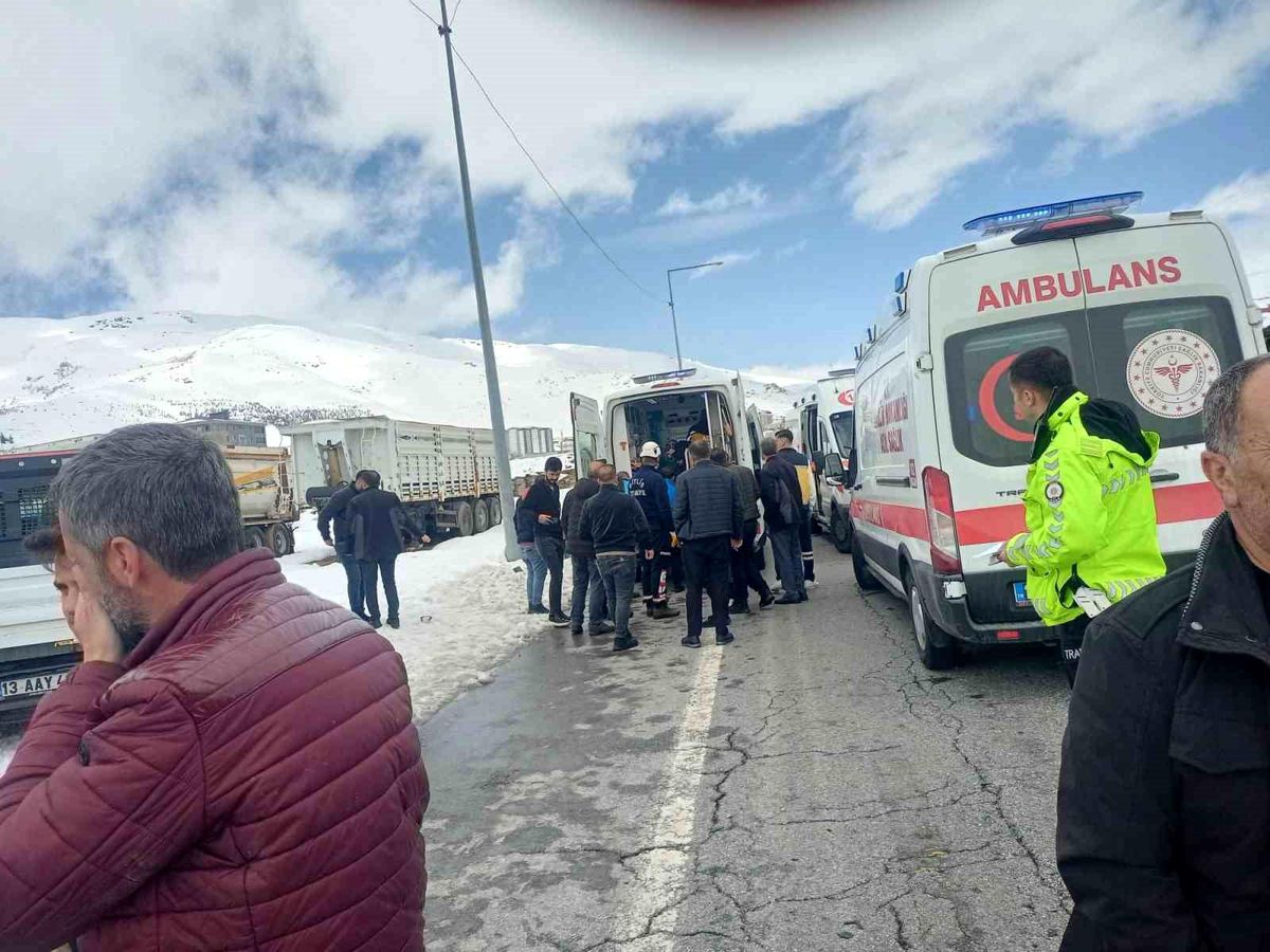 Bitlis'te iki ayrı kaza: 12 yaralı