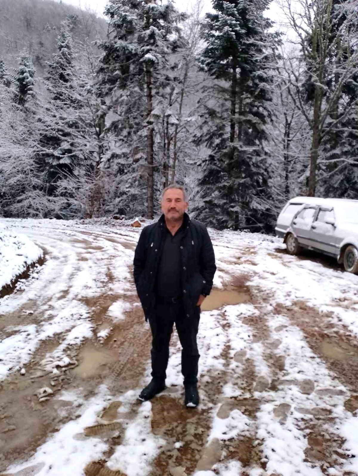 Devrilen ağacın altında kalan işçi hayatını kaybetti