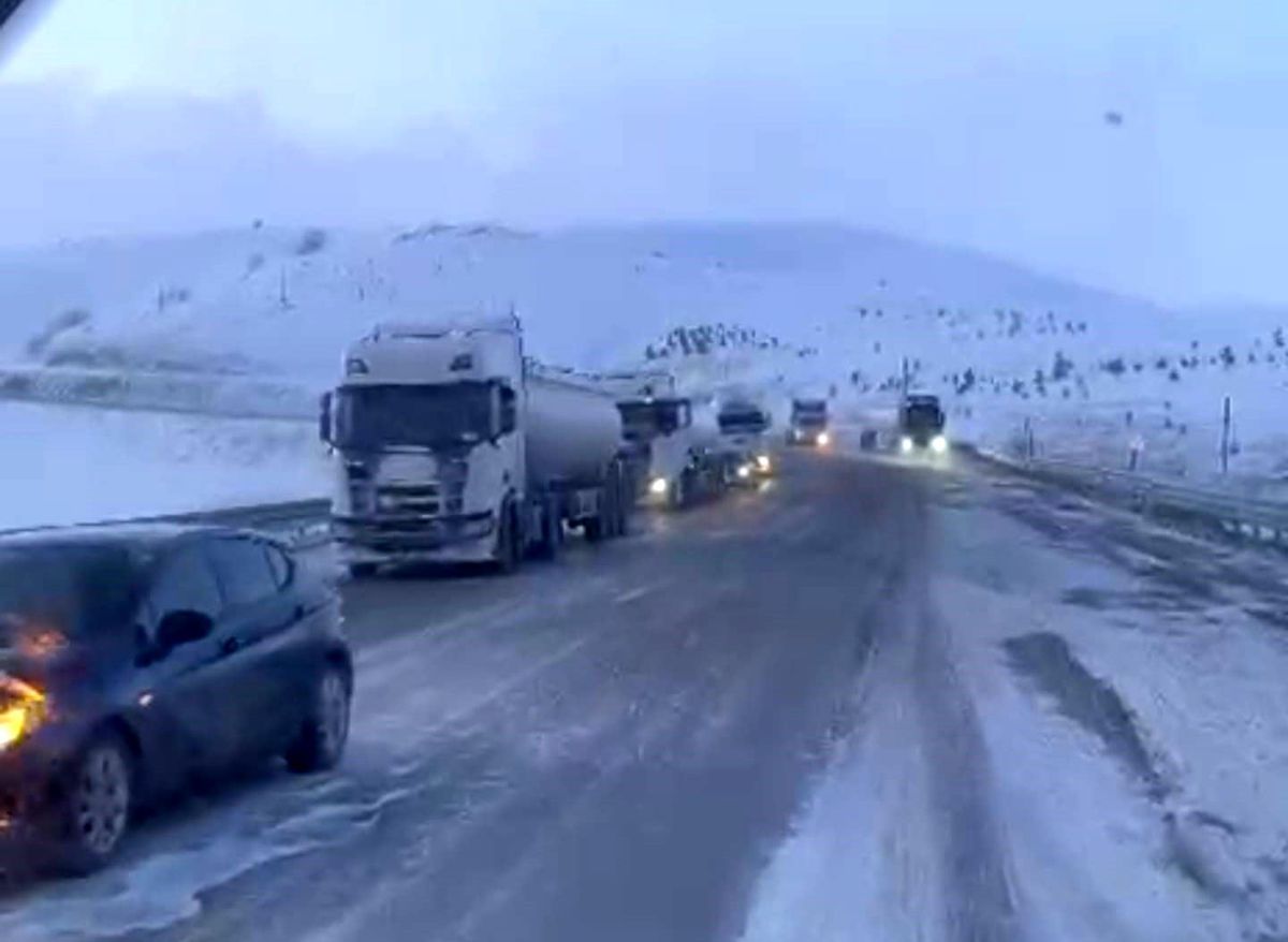 Kop Dağı Geçidi yoğun kar ve tipi nedeniyle ulaşıma kapandı