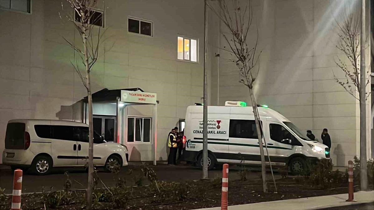 Tartıştığını eşini başından silahla vurup öldürdü
