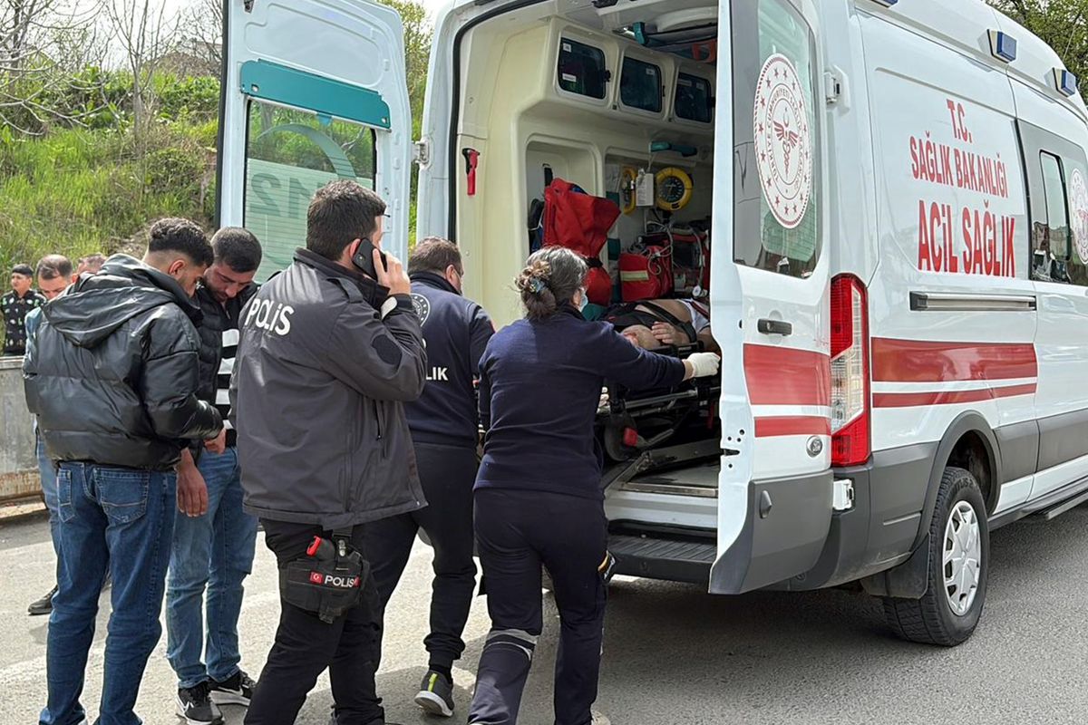 Trafikte 'yol verme' tartışmasında tabancayla vuruldu