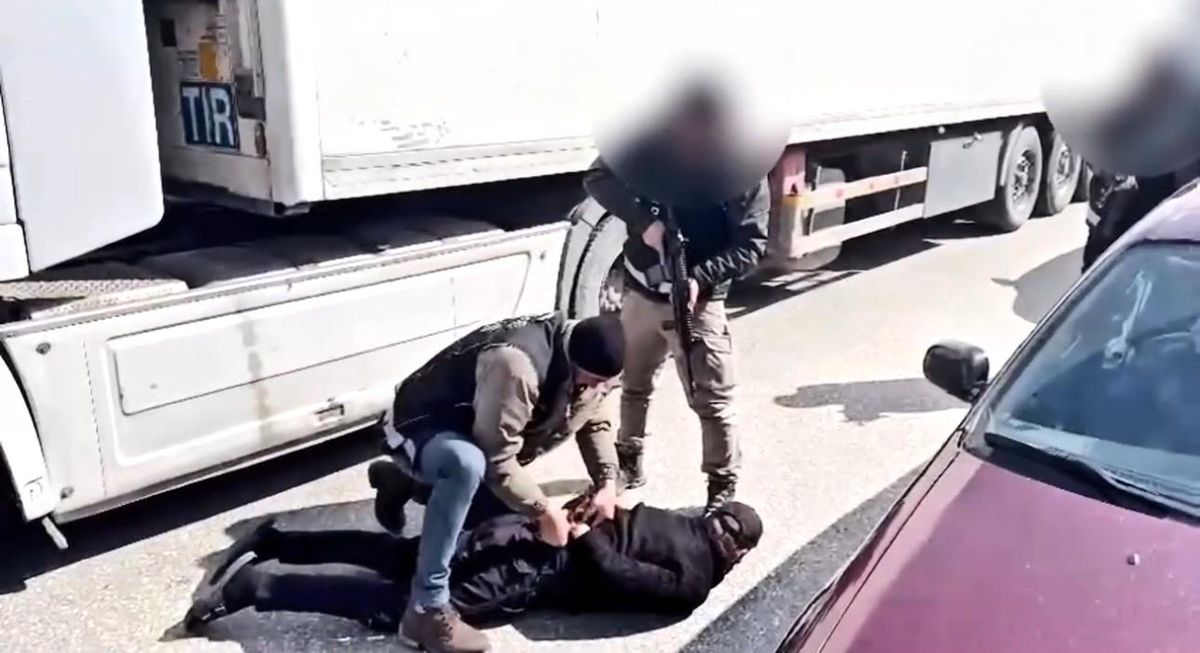 Yüksekova'da zehir tacirlerine ağır darbe: 211 kilogram uyuşturucu ele geçirildi