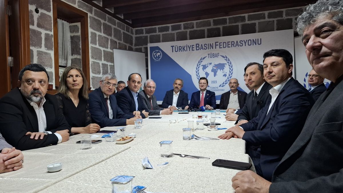 AK Parti Genel Başkan Yardımcısı Yerebakan: Önümüzdeki 6 yılda Türkiye'deki doktor sayısı 350 bine ulaşacak