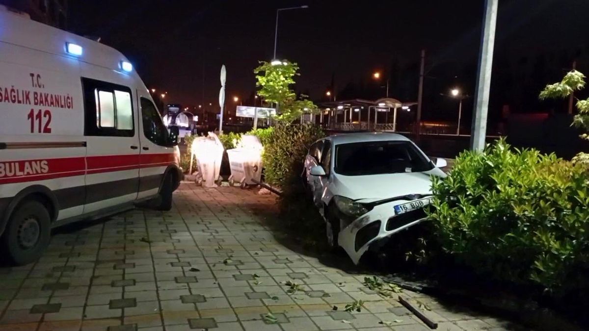 Alkollü sürücü kazaya neden oldu, araçlar hurdaya döndü