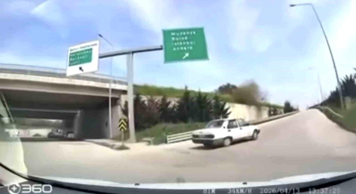Bursa'da ters yönden giren sürücü kamerada