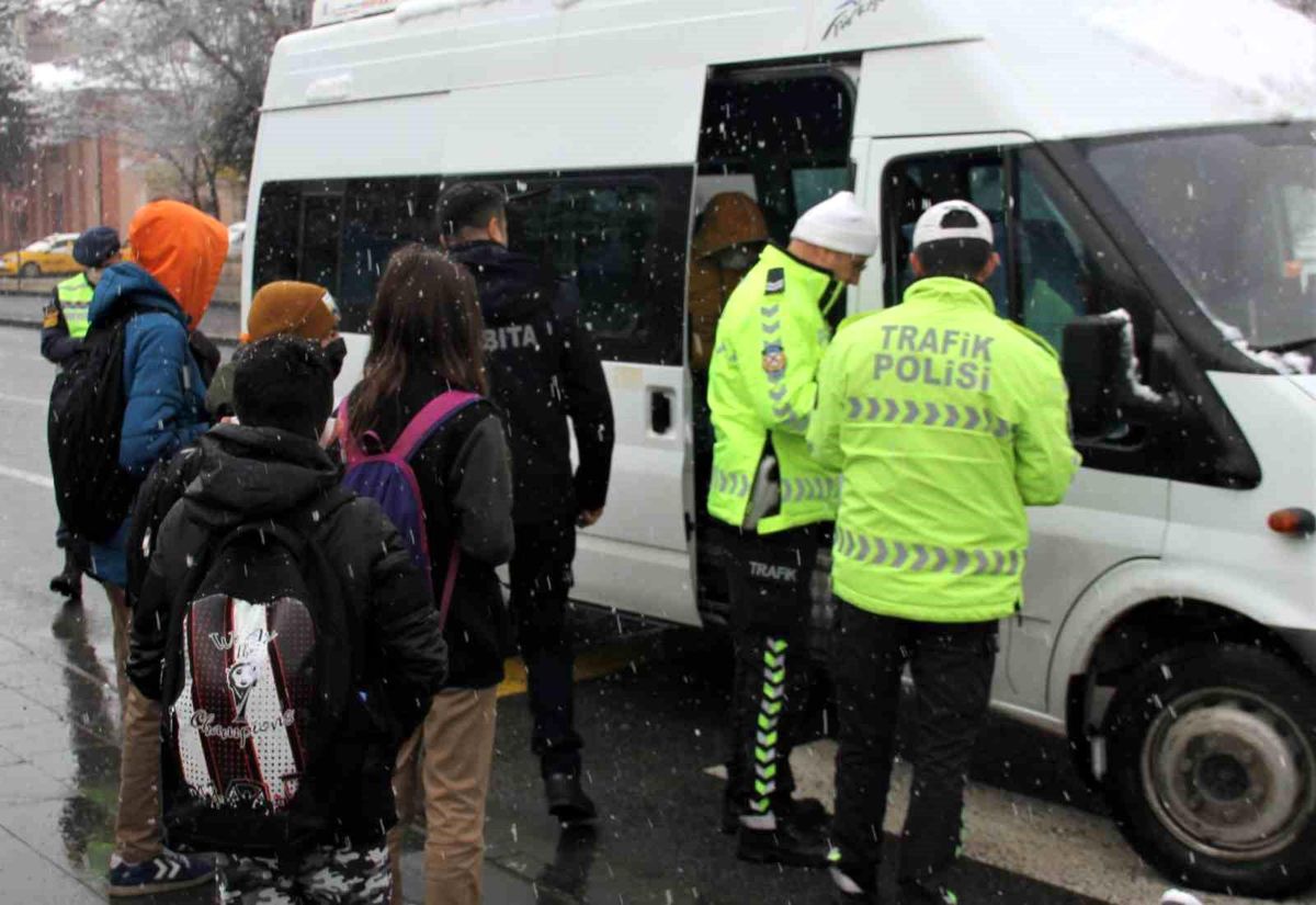 Erzincan'da veliler tepkili: Servis ücretlerine zam