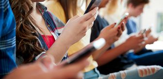 Fransa'da tüm öğrenciler ayakta! Kişisel verileri internete sızdı