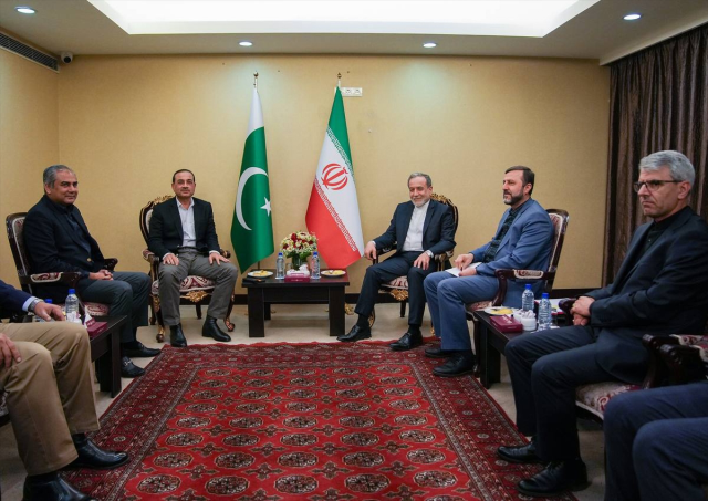iran disisleri bakani erakci i 19753014 7316 1 m