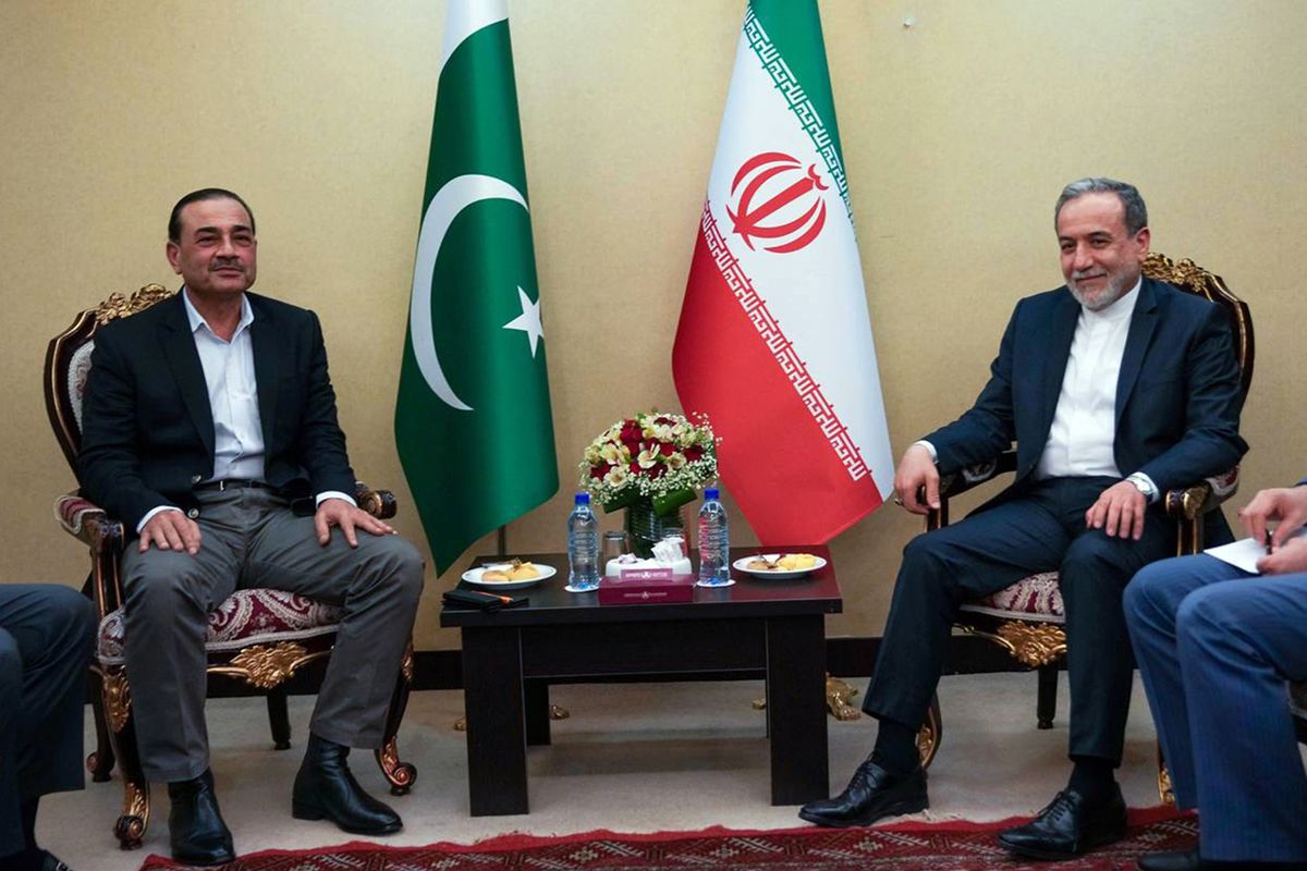 İran Dışişleri Bakanı Erakçi ile Pakistan Genelkurmay Başkanı Munir, Tahran'da görüştü