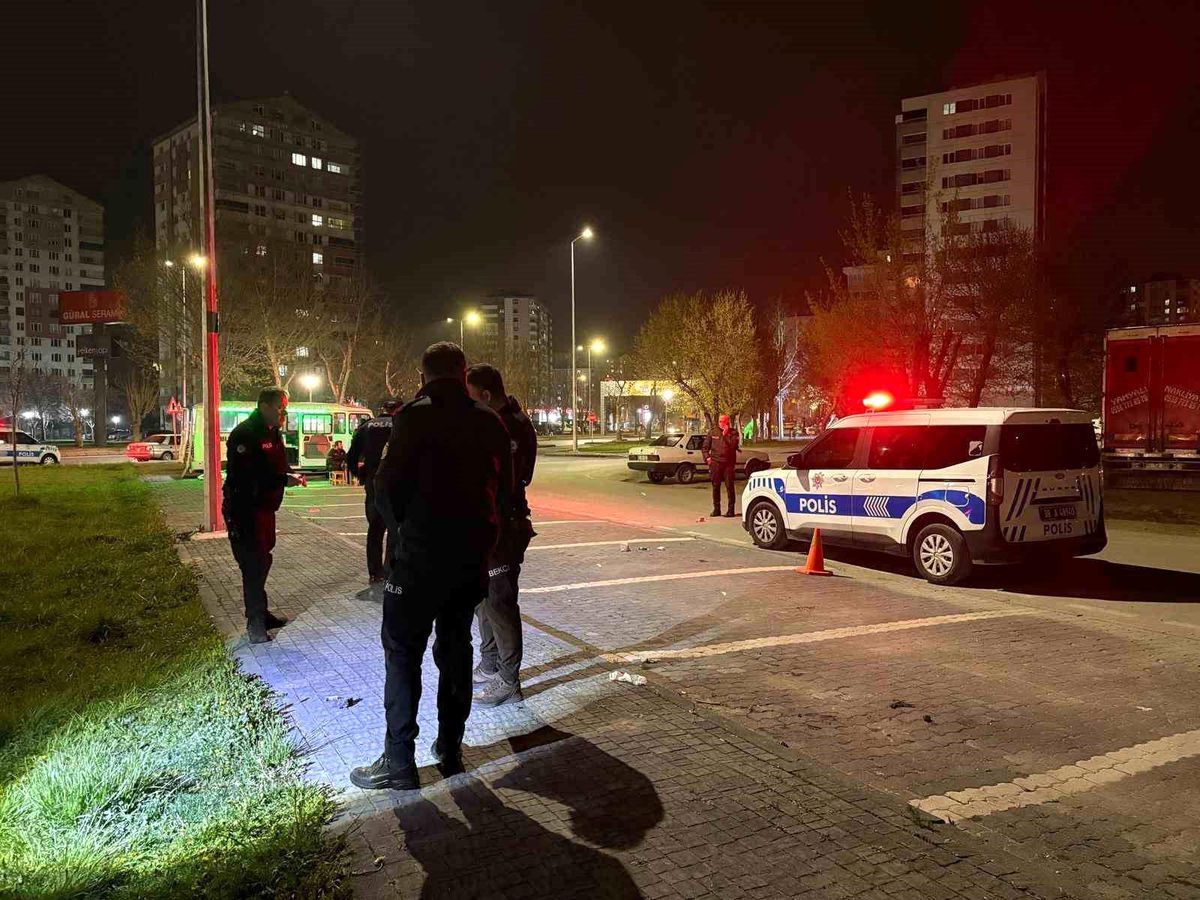 'Laf atma' meselesinde kan aktı: 4 yaralı
