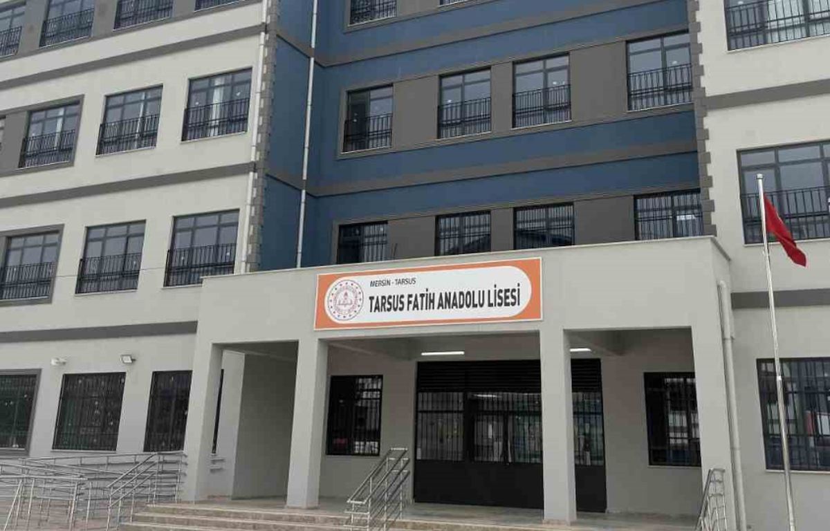 Mersin'de oldu, lisede silahlı öğrenci mi yakalandı?