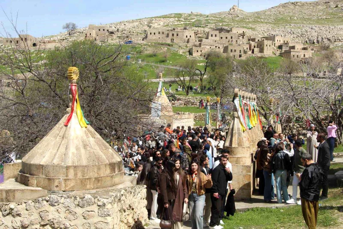 Şırnak'ta Ezidiler 'Çarşema Sor Bayramı'nı festival havasında kutladı