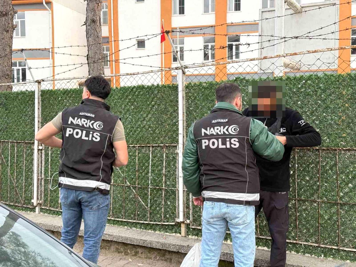 Adıyaman'daki okul önlerinde sıkı denetim