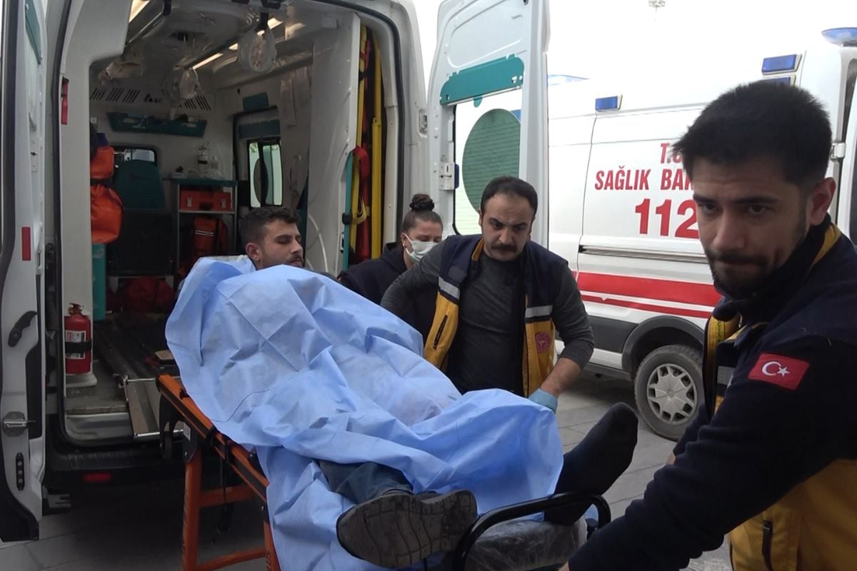 Çakmağını vermeyen kuzenini bıçaklayıp kaçtı