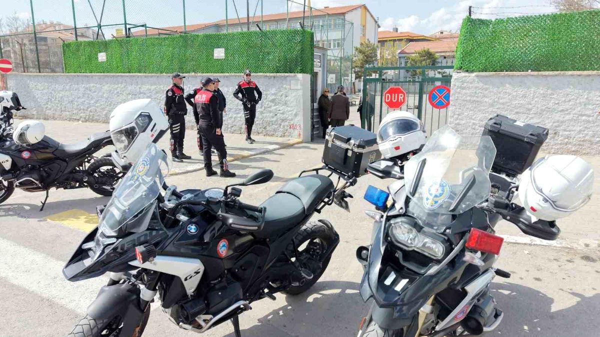 Aksaray'da okullar polisin gözetiminde