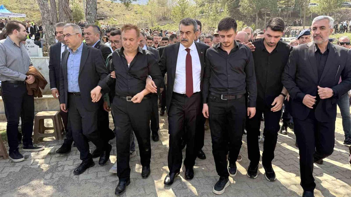 Ayla öğretmenin eşi: "Buraya ev yaptıracaktık, cenazesi geldi"
