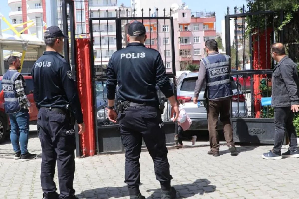 Bursa'da okullardaki saldırılara ilişkin paylaşım yapan 2 kişi tutuklandı