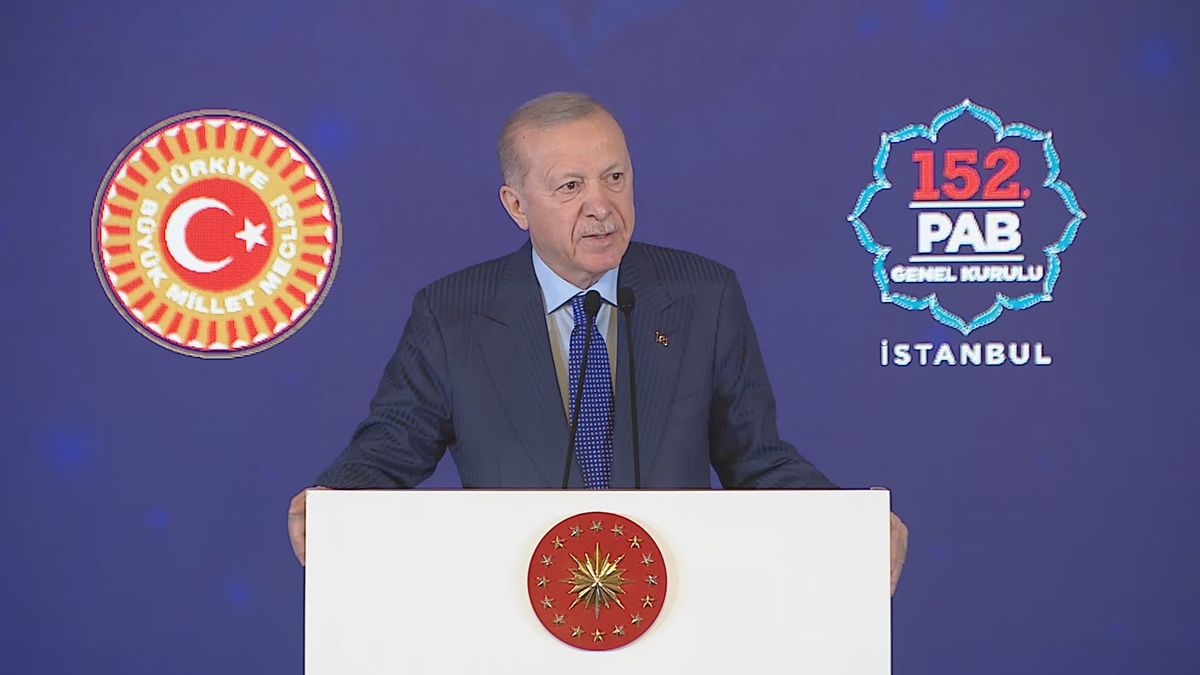 Cumhurbaşkanı Erdoğan PAB üyeleriyle bir araya geldiği toplantıda konuşuyor
