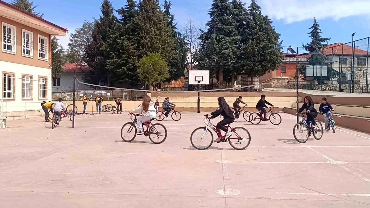 Denizli'de köy okullarında pedallar yeniden dönüyor