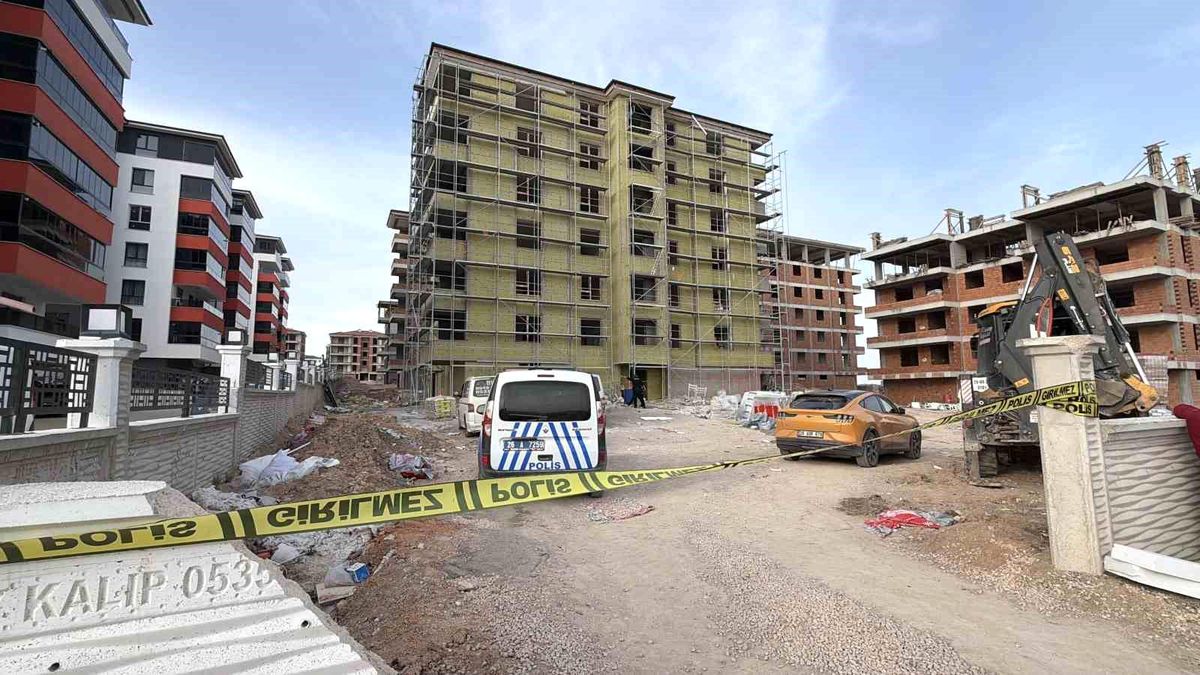 Eskişehir'de asansör boşluğuna düşen sıva ustası hayatını kaybetti