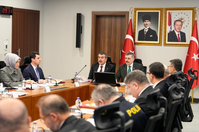 İçişleri'nde kritik toplantı: Okulların çevresinde güvenlik artırılacak, erken uyarı mekanizmaları güçlendirilecek 5 icislerinde kritik toplanti ok 19754309 3641 3 m